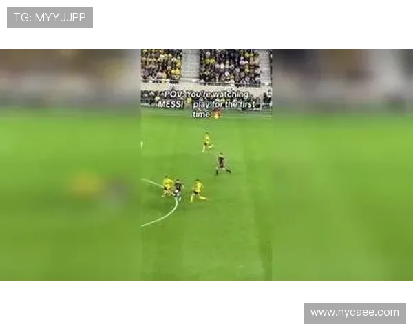 迪拜青年国门停球离谱漏球瞬间